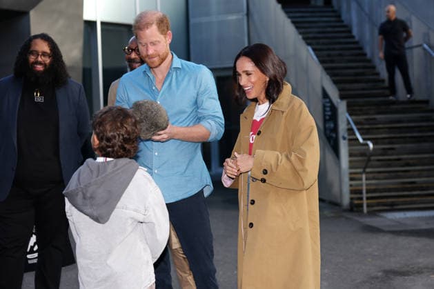 HARRY AND MEGHAN AUSTRALIA VISIT, Prince Harry and Meghan, the Duke and Duchess of Sussex arrive to participate in the Scar Tree Walk at Birrarung Marr during a visit to Australia, Melbourne, Thursday, April 16, 2026. ( NO ARCHIVING MELBOURNE VICTORIA AUSTRALIA  Copyright: xCONxCHRONISx 20260416123342486285