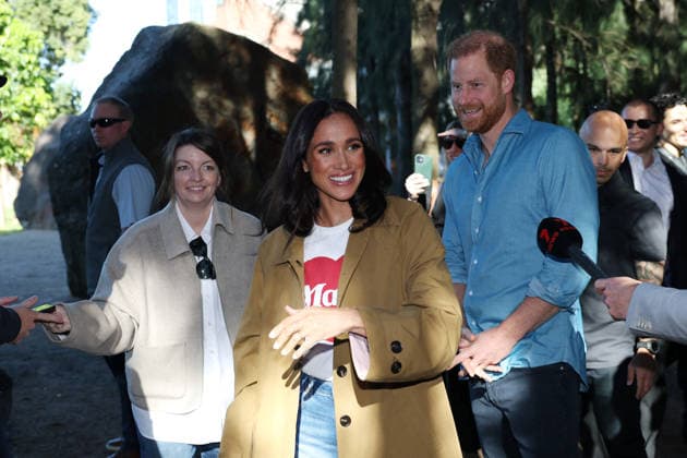 HARRY AND MEGHAN AUSTRALIA VISIT, Prince Harry and Meghan, the Duke and Duchess of Sussex are seen departing their Scar Tree Walk at Birrarung Marr during a visit to Australia, Melbourne, Thursday, April 16, 2026. ( NO ARCHIVING MELBOURNE VICTORIA AUSTRALIA  Copyright: xCONxCHRONISx 20260416145974688280