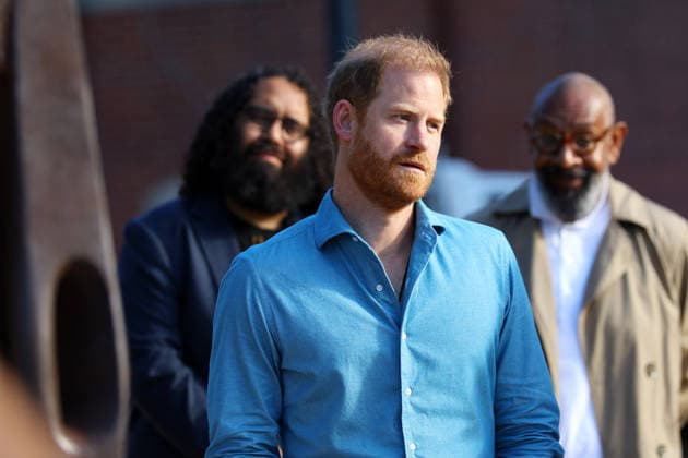 HARRY AND MEGHAN AUSTRALIA VISIT, Prince Harry and Meghan, the Duke and Duchess of Sussex participate in the Scar Tree Walk at Birrarung Marr during a visit to Australia, Melbourne, Thursday, April 16, 2026. ( NO ARCHIVING MELBOURNE VICTORIA AUSTRALIA  Copyright: xCONxCHRONISx 20260416154571503808