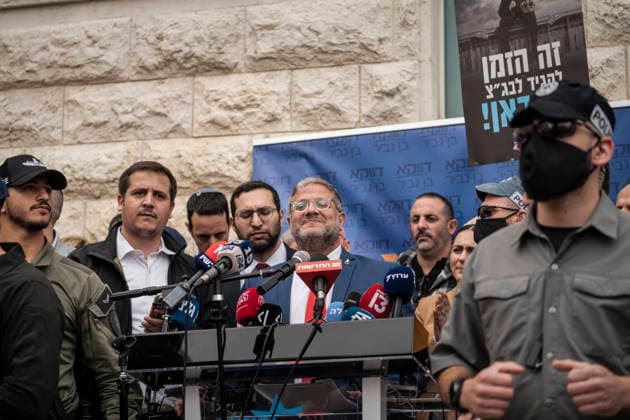 April 15, 2026, Jerusalem, Basel, Switzerland: Itamar Ben-Gvir, 49, Israel s Minister of National Security, gives speech among supporters with signs and security details at a rally in his support, in front of the Israeli Supreme Court in Jerusalem. Jerusalem Switzerland - ZUMAp199 20260415_zip_p199_043 Copyright: xMatteoxPlacuccix