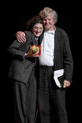 Daisy Bevan und David Hare bei der Verleihung des Bremer Filmpreises der Sparkasse für Vanessa Redgrave auf dem 11. Filmfest Bremen im großen Saal des Theaters am Goetheplatz. Bremen, 15.04.2026