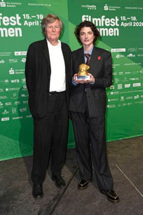 David Hare und Daisy Bevan bei der Verleihung des Bremer Filmpreises der Sparkasse für Vanessa Redgrave auf dem 11. Filmfest Bremen im großen Saal des Theaters am Goetheplatz. Bremen, 15.04.2026