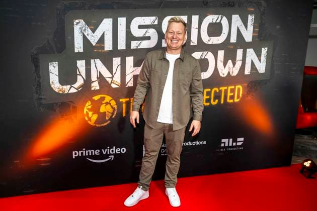 ABB UNKNOW- Knossi (Jens Heinz Richard Knossalla) zu Gast auf dem roten Teppich bei Mission Unknown The Unexpected der Kino Premiere der Amazon Prime Video Serie 2.Staffel bei Banijay Productions Germany am Mittwoch 15.04.2026 in Koeln NRW Deutschland *** ABB UNKNOW Knossi Jens Heinz Richard Knossalla as a guest on the red carpet at Mission Unknown The Unexpected the theatrical premiere of the Amazon Prime Video series 2 season at Banijay Productions Germany on Wednesday 15 04 2026 in Cologne NRW Germany