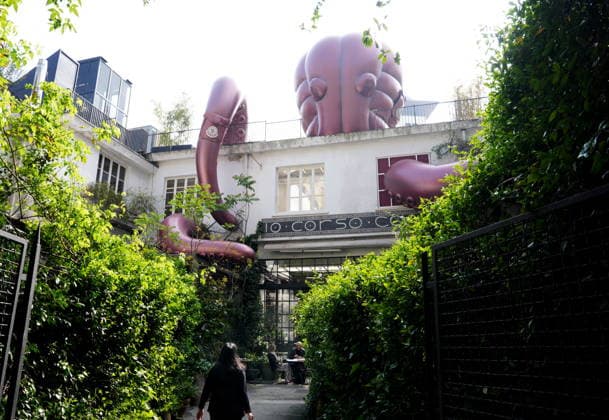 Moncler Octopus Installation At Milano Design Week - Milan Moncler Octopus Installation in Corso Como during Milano Design Week in Milan, Italy on April 16, 2026. Photo by Duilio Piaggesi IPA ABACAPRESS.COM Milan Milan Italy  Copyright: xIPA ABACAx