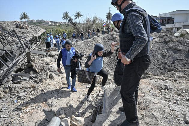 Israeli army bombs Qasmiyeh Bridge in southern Lebanon QASMIYEH, LEBANON - APRIL 16: A view of destroyed Qasmiyeh Bridge, a vital transit poin, after Israeli army carried out another airstrike in Qasmiyeh, Lebanon on April 16, 2026. Elif Ozturk Anadolu Lebanon Qasmiyeh. Editorial use only. Please get in touch for any other usage.  Copyright: x2026xAnadoluxElifxOzturkx