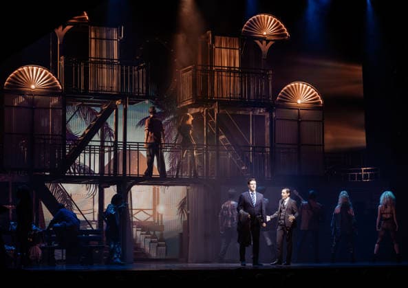 16.04.2026, xlakx, Entertainment, Pretty Woman Das Musical v.l. Szene aus Pretty Woman Das Musical im Admiralspalast in Berlin, Deutschland. Die Inszenierung basiert auf dem gleichnamigen Filmklassiker und zeigt die Liebesgeschichte zwischen Vivian und Edward in einer modernen Bühnenproduktion mit Musik von Bryan Adams. Berlin