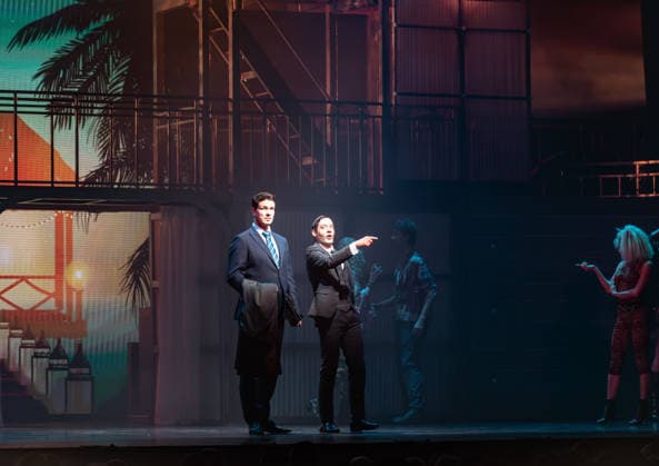 16.04.2026, xlakx, Entertainment, Pretty Woman Das Musical v.l. Szene aus Pretty Woman Das Musical im Admiralspalast in Berlin, Deutschland. Die Inszenierung basiert auf dem gleichnamigen Filmklassiker und zeigt die Liebesgeschichte zwischen Vivian und Edward in einer modernen Bühnenproduktion mit Musik von Bryan Adams. Berlin