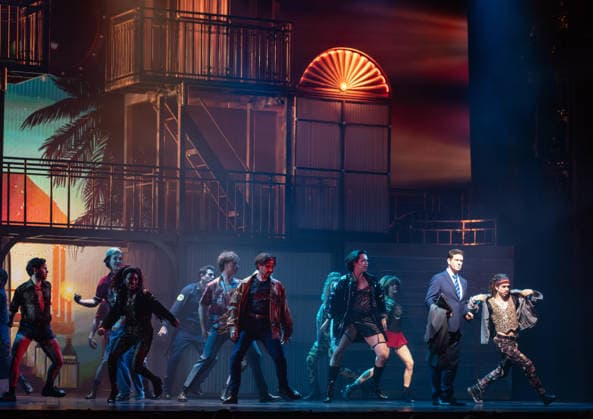 16.04.2026, xlakx, Entertainment, Pretty Woman Das Musical v.l. Szene aus Pretty Woman Das Musical im Admiralspalast in Berlin, Deutschland. Die Inszenierung basiert auf dem gleichnamigen Filmklassiker und zeigt die Liebesgeschichte zwischen Vivian und Edward in einer modernen Bühnenproduktion mit Musik von Bryan Adams. Berlin