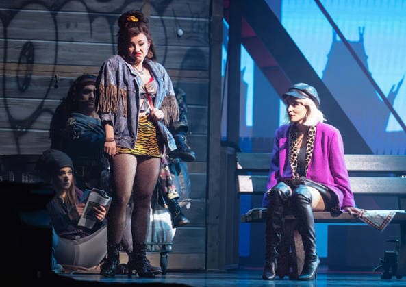 16.04.2026, xlakx, Entertainment, Pretty Woman Das Musical v.l. Szene aus Pretty Woman Das Musical im Admiralspalast in Berlin, Deutschland. Die Inszenierung basiert auf dem gleichnamigen Filmklassiker und zeigt die Liebesgeschichte zwischen Vivian und Edward in einer modernen Bühnenproduktion mit Musik von Bryan Adams. Berlin