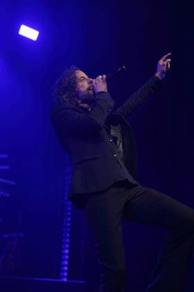 Christian Schottstädt von der Band Forced To Mode bei einem Konzert in der Columbiahalle in Berlin, 16. April 2026. Forced To Mode Konzert Berlin