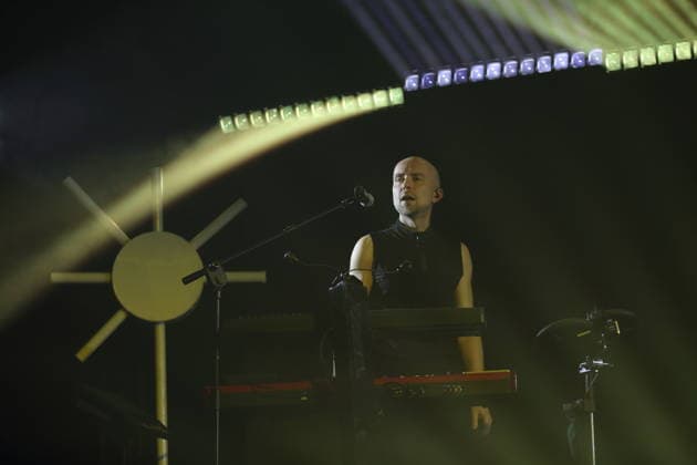 Thomas Schernikau von der Band Forced To Mode bei einem Konzert in der Columbiahalle in Berlin, 16. April 2026. Forced To Mode Konzert Berlin