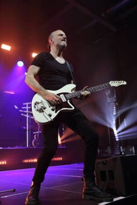 Matthias Kahra von der Band Forced To Mode bei einem Konzert in der Columbiahalle in Berlin, 16. April 2026. Forced To Mode Konzert Berlin