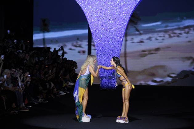 RIO DE JANEIRO, RJ - 16.04.2026: RIO FASHION WEEK 2026 - The Blue Man fashion show closed the second day of Rio Fashion Week at Pier Maua, Rio de Janeiro. x2926766x  CarlosxEliasxJunior