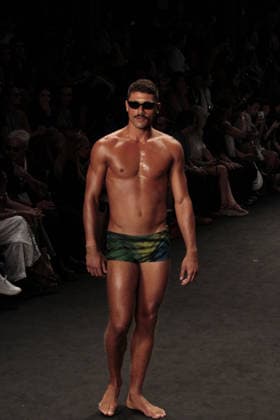 RIO DE JANEIRO, RJ - 16.04.2026: RIO FASHION WEEK 2026 - The Blue Man fashion show closed the second day of Rio Fashion Week at Pier Maua, Rio de Janeiro. x2926800x  CarlosxEliasxJunior