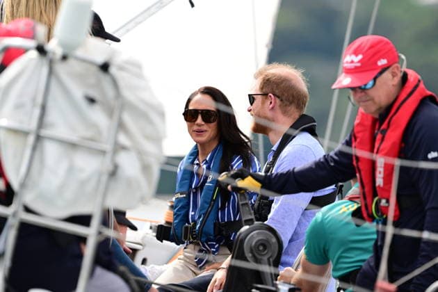 HARRY AND MEGHAN AUSTRALIA VISIT, Prince Harry and Meghan, the Duke and Duchess of Sussex on a tour of Sydney Harbour with Invictus Australia during a visit to Australia, Sydney, Friday, April 17, 2026. ( NO ARCHIVING SYDNEY NEW SOUTH WALES Australia  Copyright: xDEANxLEWINSx 20260417192762917491