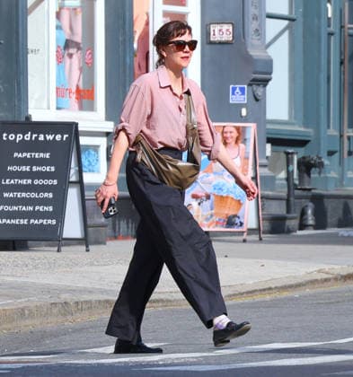 Maggie Gyllenhaal Out - NYC Actress Maggie Gyllenhaal is shopping with style in Soho, New York on April 16, 2026. Photo by Dylan Travis ABACAPRESS.COM New York City NY United States  Copyright: xDylanxTravis ABACAx