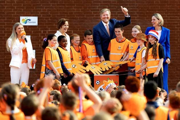 ZEEWOLDE - King Willem-Alexander during the national opening of the King s Games. The King visited public primary school Panta Rhei and ICB Kaleidoscoop, where he attended various sports and games activities after the King s Breakfast. RAMON VAN FLYMEN ANP netherlands out - belgium out  Copyright: xx x556001203x originalFilename: 556001203.jpg