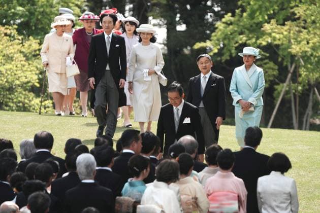 Japan imperial couple hosts spring garden party TOKYO, JAPAN - APRIL 17: (----EDITORIAL USE ONLY MANDATORY CREDIT - KAZUHIRO NOGI POOL AFP - NO MARKETING NO ADVERTISING CAMPAIGNS - DISTRIBUTED AS A SERVICE TO CLIENTS----) Japan s Emperor Naruhito (2nd R) and Empress Masako (R) with other royal family members walk down a hill to greet guests during the spring garden party at the Akasaka Palace imperial garden in Tokyo, capital of Japan, on April 17, 2026. Kazuhiro Nogi Pool Afp Anadolu Tokyo Japan. Editorial use only. Please get in touch for any other usage.  Copyright: x2026xAnadoluxKazuhiroxNogix xPoolx xAfpx