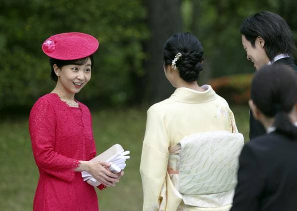 Japanese imperial garden party Japanese Princess Kako (L) chats with an invitee during a spring imperial garden party at the Akasaka Imperial Gardens in Tokyo on April 17, 2026. (Pool photo)  A14AA0005466244P
