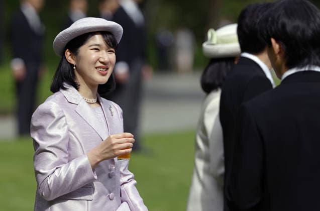 Japan imperial couple hosts spring garden party TOKYO, JAPAN - APRIL 17: (----EDITORIAL USE ONLY MANDATORY CREDIT - FRANCK ROBICHON POOL EPA - NO MARKETING NO ADVERTISING CAMPAIGNS - DISTRIBUTED AS A SERVICE TO CLIENTS----) Japan s Princess Aiko, daughter of Emperor Naruhito and Empress Masako, speaks with Japanese medalists of the Milan Cortina Winter Olympics during the Spring Imperial Garden Party at the Akasaka Imperial Gardens in Tokyo, Japan, 17 April 2026. Emperor Naruhito and Empress Masako host the annual Spring Imperial Garden Party at the Akasaka Imperial Gardens inviting around 1,700 guests. Franck Robichon Pool EPA Anadolu Tokyo Japan. Editorial use only. Please get in touch for any other usage.  Copyright: x2026xAnadoluxFranckxRobichonx xPoolx xEPAx