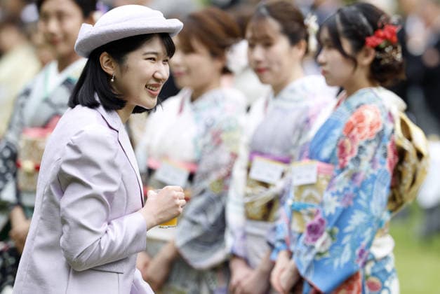 Japan imperial couple hosts spring garden party TOKYO, JAPAN - APRIL 17: (----EDITORIAL USE ONLY MANDATORY CREDIT - FRANCK ROBICHON POOL EPA - NO MARKETING NO ADVERTISING CAMPAIGNS - DISTRIBUTED AS A SERVICE TO CLIENTS----) Japan s Princess Aiko (L), daughter of Emperor Naruhito and Empress Masako, speaks with Japanese medalists of the Milan Cortina Winter Olympics during the Spring Imperial Garden Party at the Akasaka Imperial Gardens in Tokyo, Japan, 17 April 2026. Emperor Naruhito and Empress Masako host the annual Spring Imperial Garden Party at the Akasaka Imperial Gardens inviting around 1,700 guests. Franck Robichon Pool EPA Anadolu Tokyo Japan. Editorial use only. Please get in touch for any other usage.  Copyright: x2026xAnadoluxFranckxRobichonx xPoolx xEPAx