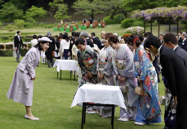 Japan imperial couple hosts spring garden party TOKYO, JAPAN - APRIL 17: (----EDITORIAL USE ONLY MANDATORY CREDIT - FRANCK ROBICHON POOL EPA - NO MARKETING NO ADVERTISING CAMPAIGNS - DISTRIBUTED AS A SERVICE TO CLIENTS----) Japan s Princess Aiko, daughter of Emperor Naruhito and Empress Masako, greets Japanese medalists of the Milan Cortina Winter Olympics during the Spring Imperial Garden Party at the Akasaka Imperial Gardens in Tokyo, Japan, 17 April 2026. Emperor Naruhito and Empress Masako host the annual Spring Imperial Garden Party at the Akasaka Imperial Gardens inviting around 1,700 guests. Franck Robichon Pool EPA Anadolu Tokyo Japan. Editorial use only. Please get in touch for any other usage.  Copyright: x2026xAnadoluxFranckxRobichonx xPoolx xEPAx