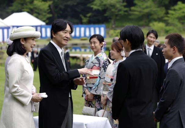 Japan imperial couple hosts spring garden party TOKYO, JAPAN - APRIL 17: (----EDITORIAL USE ONLY MANDATORY CREDIT - FRANCK ROBICHON POOL EPA - NO MARKETING NO ADVERTISING CAMPAIGNS - DISTRIBUTED AS A SERVICE TO CLIENTS----) Japan s Crown Prince Akishino (2-L) and Crown Princess Kiko (L) speak with Japanese medalists of the Milan Cortina Winter Olympics during the Spring Imperial Garden Party at the Akasaka Imperial Gardens in Tokyo, Japan, 17 April 2026. Emperor Naruhito and Empress Masako host the annual Spring Imperial Garden Party at the Akasaka Imperial Gardens inviting around 1,700 guests. Franck Robichon Pool EPA Anadolu Tokyo Japan. Editorial use only. Please get in touch for any other usage.  Copyright: x2026xAnadoluxFranckxRobichonx xPoolx xEPAx
