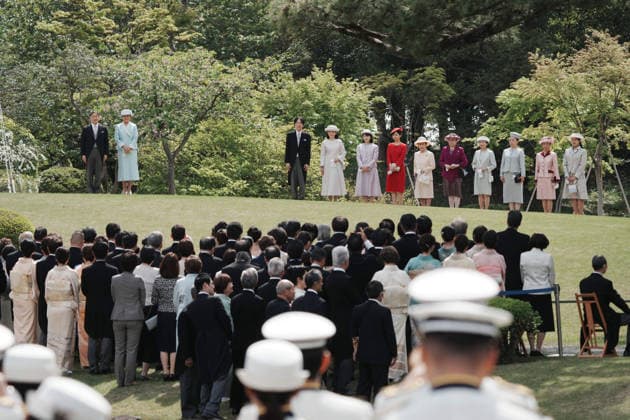 April 17, 2026, Tokyo, Japan: Japan s Emperor Naruhito (L) and Empress Masako (2nd L), along with members of the royal family, attend the spring garden party at the Akasaka Palace imperial garden in Tokyo on April 17, 2026. Tokyo Japan - ZUMAz114 20260417_zih_z114_034 Copyright: xPOOLx