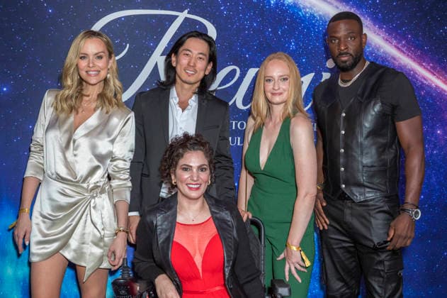 Helena Mattsson, Crystal Rivers, Jake Choi, Sarah Waisman und Frantz Latten bei der Premiere des Films Reunion im Madame Tussauds Hollywood Wax Museum. Los Angeles, 16.04.2026