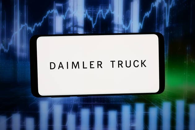 April 2, 2026, Germany: In this photo illustration, the logo of commercial vehicle company Daimler Truck AG is displayed on a smartphone in front of abstract background on computer screen. Germany  - ZUMAs197 20260402_aab_s197_109 Copyright: xTimonxSchneiderx