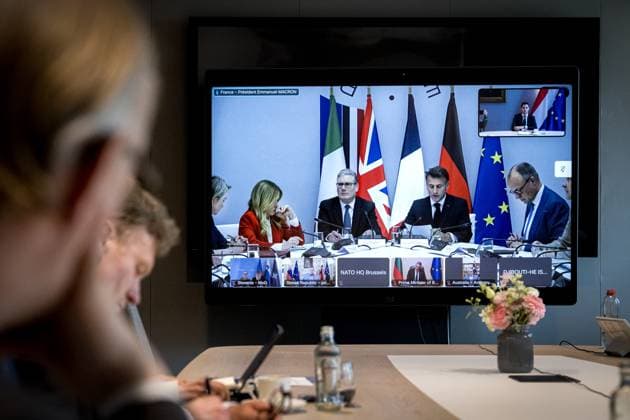 THE HAGUE - Prime Minister Rob Jetten is participating via video link in a meeting regarding the Strait of Hormuz. About forty countries are consulting to see how safe navigation through the strait could be restored once the conflict is over. Shipping traffic through the Strait of Hormuz is currently still partially blocked by both Iran and the United States. RAMON VAN FLYMEN ANP netherlands out - belgium out  Copyright: xx x556016719x originalFilename: 556016719.jpg