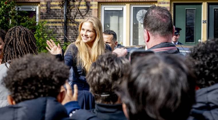 AMSTERDAM - Princess Amalia and Mayor Femke Halsema visit a community center in Amsterdam. The princess paid a two-day visit to the capital at Halsema s invitation to get to know the city better. ROBIN UTRECHT ANP netherlands out - belgium out  Copyright: xx x556027742x originalFilename: 556027742.jpg