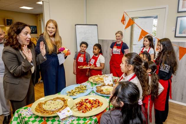 AMSTERDAM - Princess Amalia and Mayor Femke Halsema visit a community center in Amsterdam. The princess paid a two-day visit to the capital at Halsema s invitation to get to know the city better. ROBIN UTRECHT ANP POOL netherlands out - belgium out  Copyright: xx x556027910x originalFilename: 556027910.jpg