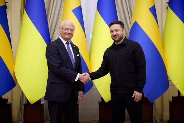 Ukrainian President Volodymyr Zelenskyy meets with King Carl XVI Gustaf of Sweden to discuss current developments in Lviv Ukrainian President Volodymyr Zelenskyy meets with King Carl XVI Gustaf of Sweden to discuss current developments in Lviv, Sweden, April 17, 2026. Photo by PRESIDENT OF UKRAINE apaimages Ukraine Ukraine Ukraine 170426_Sweden_UPO_00(9).jpeg Copyright: xapaimagesxPRESIDENTxOFxUKRAINEx xapaimagesx