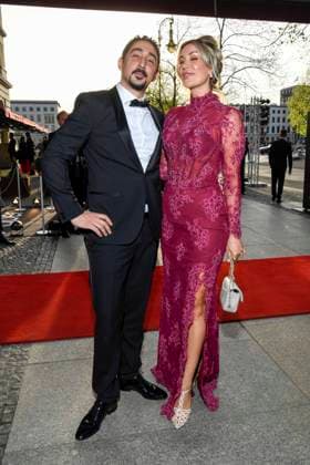 ABB PRESSEBALL-Eko Fresh mit Ehefrau Sarah Bora zu Gast auf dem 73.Bundespresseball im Hotel Adlon Kempinski am 17.04.2026 in Berlin *** ABB PRESS BALL Eko Fresh with wife Sarah Bora as guest at the 73 Federal Press Ball at the Hotel Adlon Kempinski on 17 04 2026 in Berlin