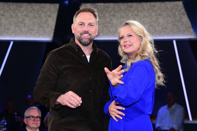 Steven Gaetjen und Barbara Schoeneberger bei der NDR Talk Show am 17.04.2026 in Hamburg NDR Talk Show am 17.04.2026 in Hamburg *** Steven Gaetjen and Barbara Schoeneberger at the NDR Talk Show on 17 04 2026 in Hamburg NDR Talk Show on 17 04 2026 in Hamburg 