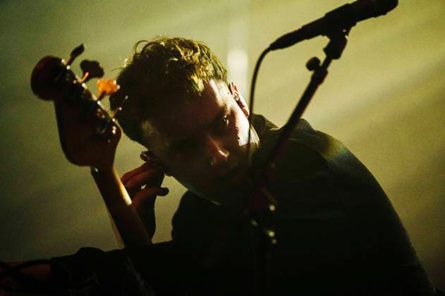 Konzert von GANS in Berlin Konzert der britischen Post-Punk-Band GANS am 17.04.2026 im Berliner Huxleys Neue Welt. Hier im Bild Thomas Rhodes., Berlin Berlin Deutschland Neukölln