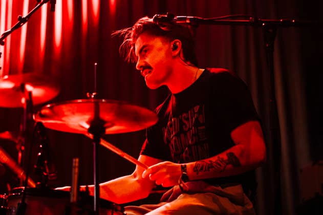 Konzert von GANS in Berlin Konzert der britischen Post-Punk-Band GANS am 17.04.2026 im Berliner Huxleys Neue Welt. Hier im Bild Iuan Woodman., Berlin Berlin Deutschland Neukölln