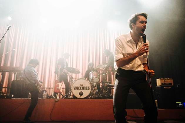 Konzert von The Vaccines in Berlin Konzert der britischen Indie-Rock-Band The Vaccines am 17.04.2026 im Berliner Huxleys Neue Welt. Im Bild Sänger Justin Young., Berlin Berlin Deutschland Neukölln