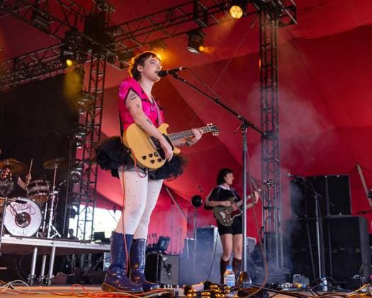 April 17, 2026, Indio, California, U.S: JULIE DAWSON of NewDad during Coachella Valley Music and Arts Festival at Empire Polo Club in Indio, California Indio U.S  - ZUMAs135 20260417_zap_s135_022 Copyright: xDanielxDeSloverx