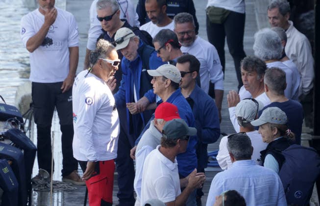 The King emeritus and his daughter, Infanta Elena, set sail in Sanxenxo King Juan Carlos and Infanta Elena embark in the port of Sanxenxo to participate in the regattas, on April 18, 2026, in Sanxenxo Pontevedra, Galicia, Spain 18 APRIL 2026 José Ramó Sanxenxo Sanxenxo Sanxenxo Spain  Copyright: xJosÃ xRamonxHernandox 7450681