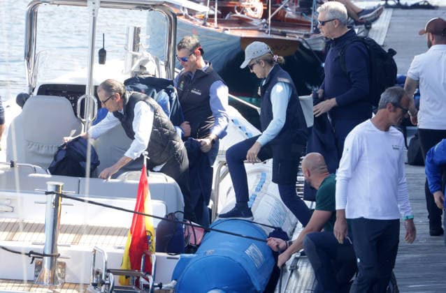The King emeritus and his daughter, Infanta Elena, set sail in Sanxenxo King Juan Carlos and Infanta Elena embark in the port of Sanxenxo to participate in the regattas, on April 18, 2026, in Sanxenxo Pontevedra, Galicia, Spain 18 APRIL 2026 José Ramó Sanxenxo Sanxenxo Sanxenxo Spain  Copyright: xJosÃ xRamonxHernandox 7450687
