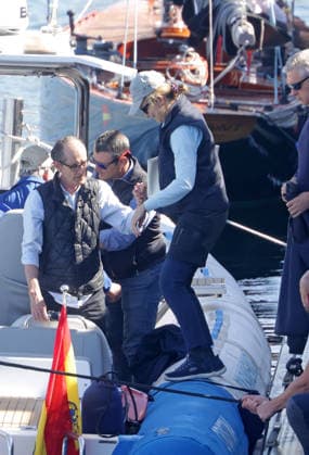 The King emeritus and his daughter, Infanta Elena, set sail in Sanxenxo King Juan Carlos and Infanta Elena embark in the port of Sanxenxo to participate in the regattas, on April 18, 2026, in Sanxenxo Pontevedra, Galicia, Spain 18 APRIL 2026 José Ramó Sanxenxo Sanxenxo Sanxenxo Spain  Copyright: xJosÃ xRamonxHernandox 7450673