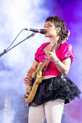 April 17, 2026, Indio, California, U.S: JULIE DAWSON of NewDad during Coachella Valley Music and Arts Festival at Empire Polo Club in Indio, California Indio U.S  - ZUMAs135 20260417_zap_s135_067 Copyright: xDanielxDeSloverx