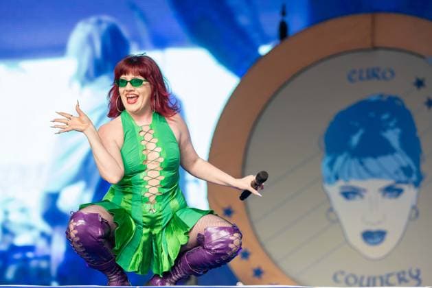 April 17, 2026, Indio, California, U.S: Singer CMAT (CIARA MARY-ALICE THOMPSON) during Coachella Valley Music and Arts Festival at Empire Polo Club in Indio, California Indio U.S  - ZUMAs135 20260417_zap_s135_099 Copyright: xDanielxDeSloverx