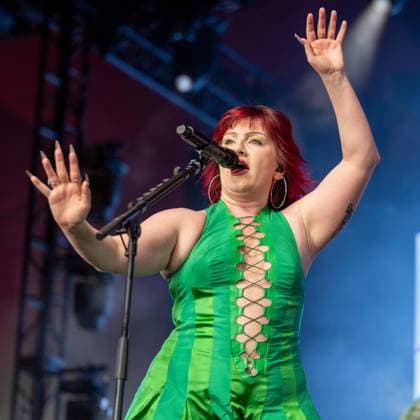 April 17, 2026, Indio, California, U.S: Singer CMAT (CIARA MARY-ALICE THOMPSON) during Coachella Valley Music and Arts Festival at Empire Polo Club in Indio, California Indio U.S  - ZUMAs135 20260417_zap_s135_103 Copyright: xDanielxDeSloverx