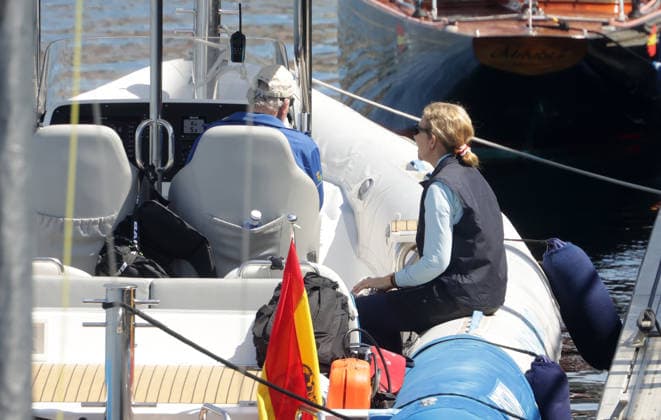 The King emeritus and his daughter, Infanta Elena, set sail in Sanxenxo King Juan Carlos and Infanta Elena are waiting to set sail in the port on the first day of the regatta, on April 18, 2026, in Sanxenxo Pontevedra, Galicia, Spain BOAT PORT MAR José Ramó Sanxenxo Sanxenxo Sanxenxo Spain  Copyright: xJosÃ xRamonxHernandox 7450778