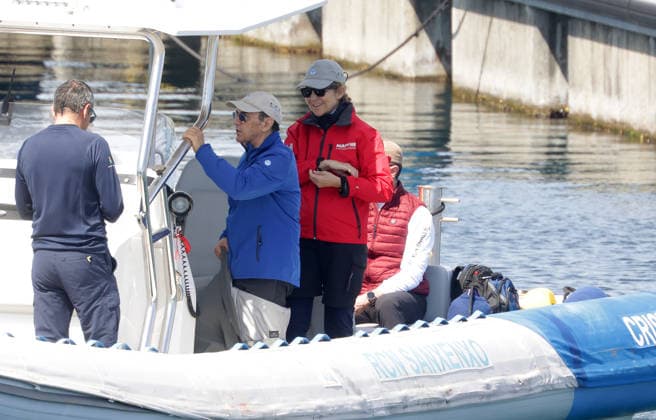 The King emeritus and his daughter, Infanta Elena, set sail in Sanxenxo King Juan Carlos and Infanta Elena leave the port on the first day of the regatta, on April 18, 2026, in Sanxenxo Pontevedra, Galicia, Spain BOAT PORT SEA José Ramó Sanxenxo Sanxenxo Sanxenxo Spain  Copyright: xJosÃ xRamonxHernandox 7450901