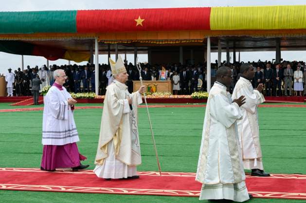 CAMEROON - POPE LEO XIV LEADS A HOLY MASS AT THE YAOUNDE VILLE AIRPORT IN YAOUNDE - 2026 4 18 Cameroon,Vatican, 2026 4 18 Pope Leo XIV leads a Holy Mass at the Yaounde Ville Airport in Yaounde on the sixth day of an 11-day apostolic journey to Africa, EDITORIAL USE ONLY - NO BOOKS Copyright: xVATICANxMEDIAx