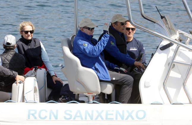 The King emeritus and his daughter, Infanta Elena, set sail in Sanxenxo King Juan Carlos and Infanta Elena leave the port on the first day of the regatta, on April 18, 2026, in Sanxenxo Pontevedra, Galicia, Spain BOAT PORT SEA José Ramó Sanxenxo Sanxenxo Sanxenxo Spain  Copyright: xJosÃ xRamonxHernandox 7450913